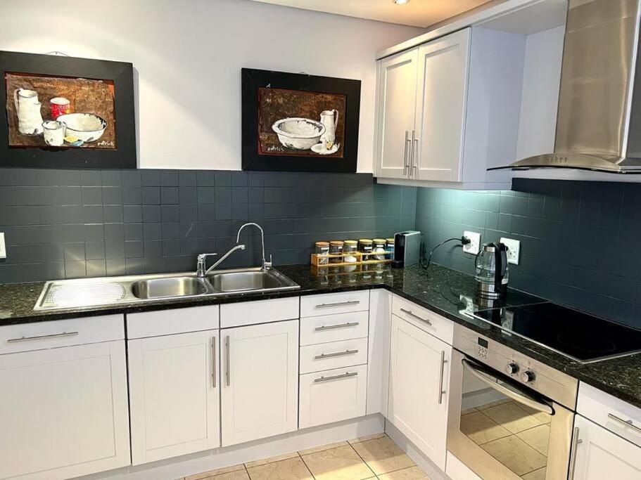 Parama 003 Secure, Luxurious Waterfront Apartment เคปทาวน์ ภายนอก รูปภาพ